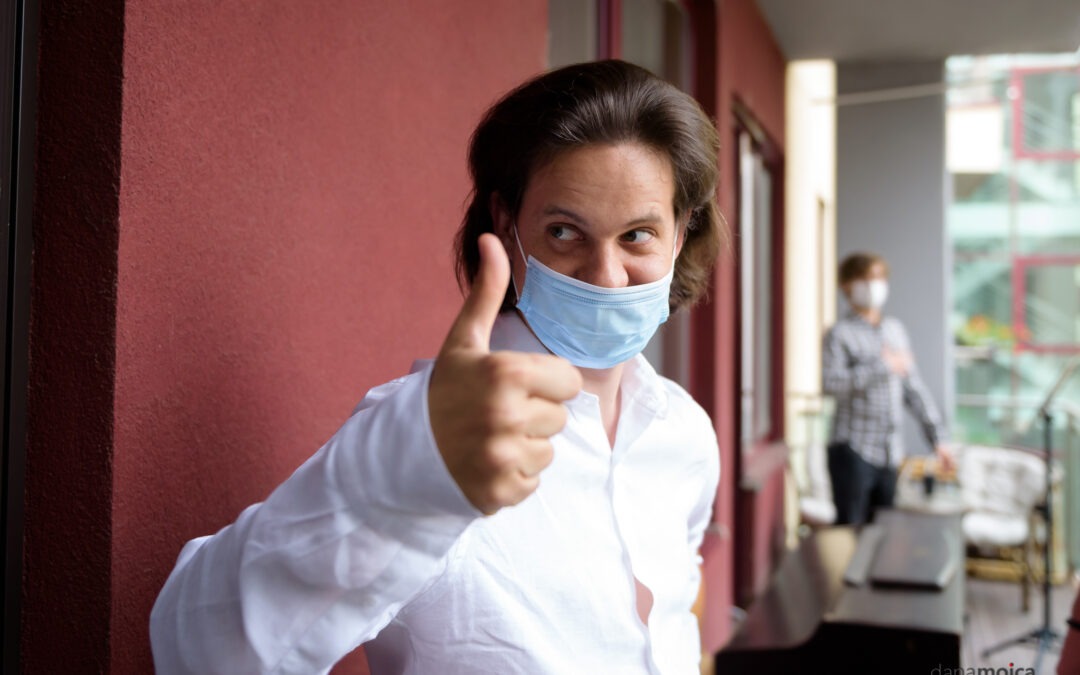 Scena dintre blocuri – un mesaj simplu dedicat publicului: „Ne-a fost dor de voi!”